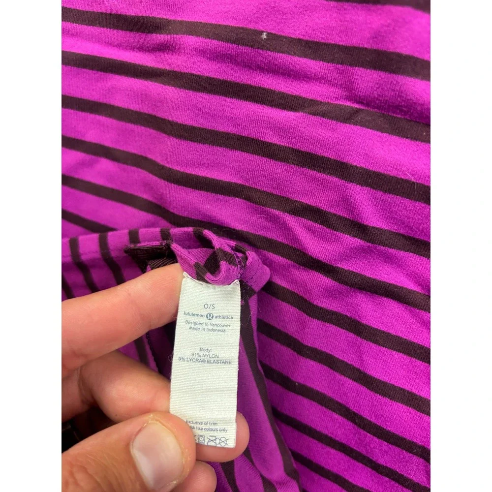 Lululemon Vinyasa Scarf Women OS Magenta Striped Snap Wrap‎ Scarf